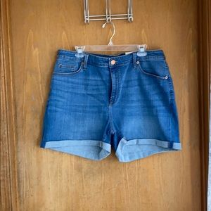 ✨Everything must go✨high rise midi shorts